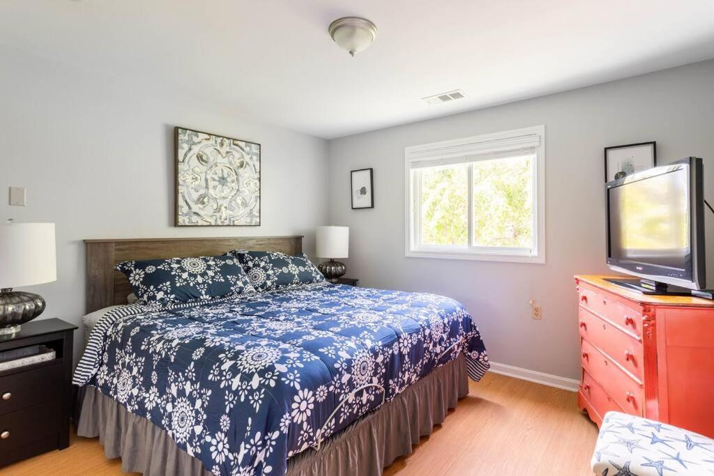 Villa Unique Retreat With Private Patio, 4 King Beds And Bbq Groton Exterior foto